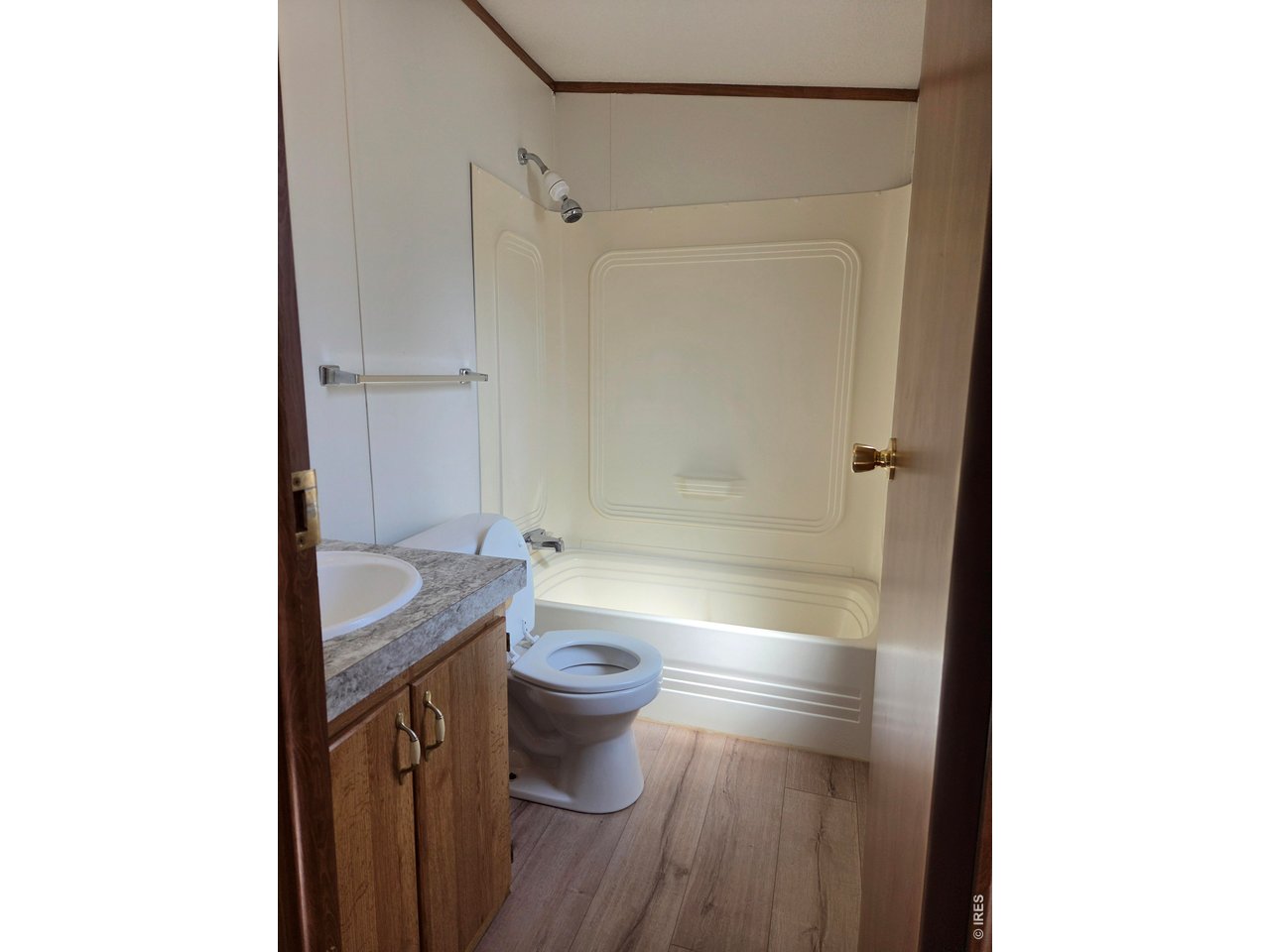 Property Photo 8 Main  bathroom