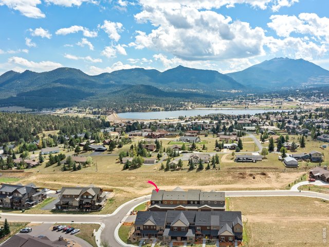Property Photo 25 Stunning mountain views of the Continental Divide. Conveniently located to Lake Estes and Highway 34 Canyon for easy access to the Front Range.