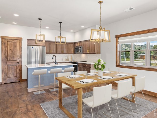 Property Photo 8 Dining room
