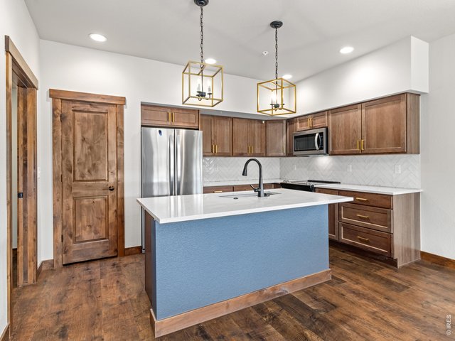 Property Photo 9 Large island and breakfast bar