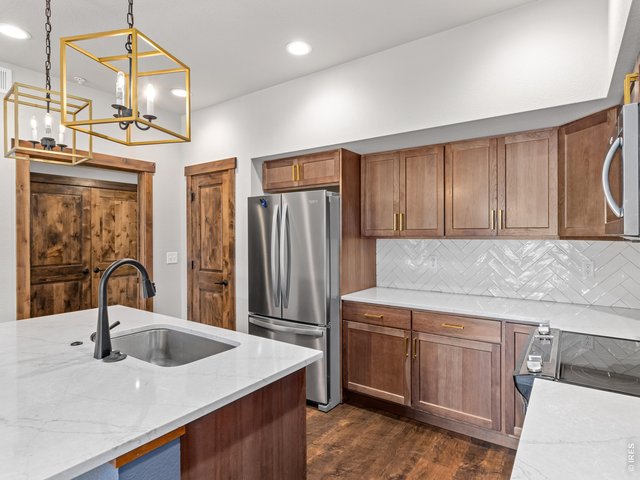 Property Photo 10 Kitchen with quartz countertops