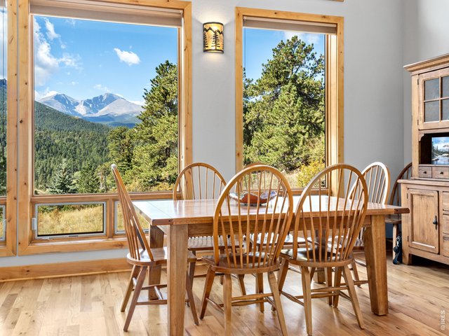 Property Photo 18 Everyday dining for six, expands to 8+