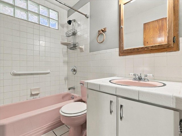 Property Photo 19 Hall bath