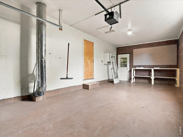 Property Photo 29 oversized 1 car garage with opener.. access from kitchen