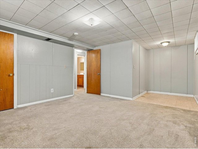 Property Photo 28 Non-conforming basement 5h bedroom