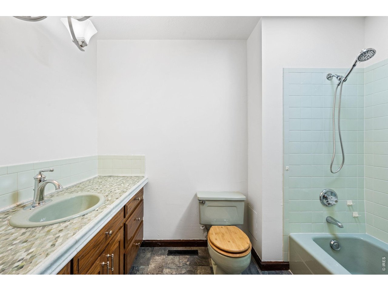 Property Photo 19 Upstairs full bathroom.