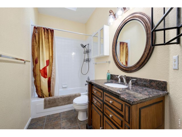 Property Photo 15 Guest Bath