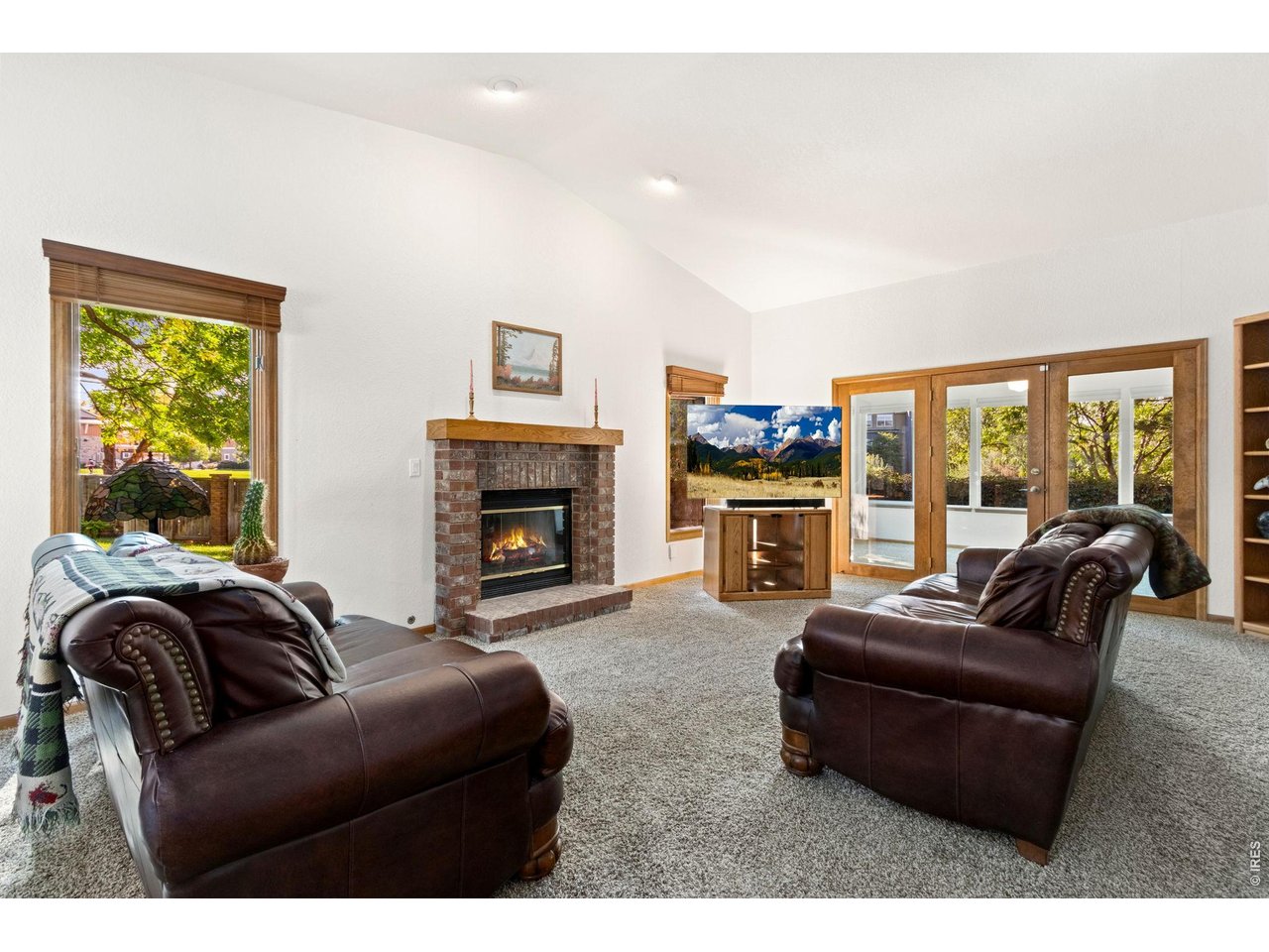 Property Photo 5 Gas fireplace