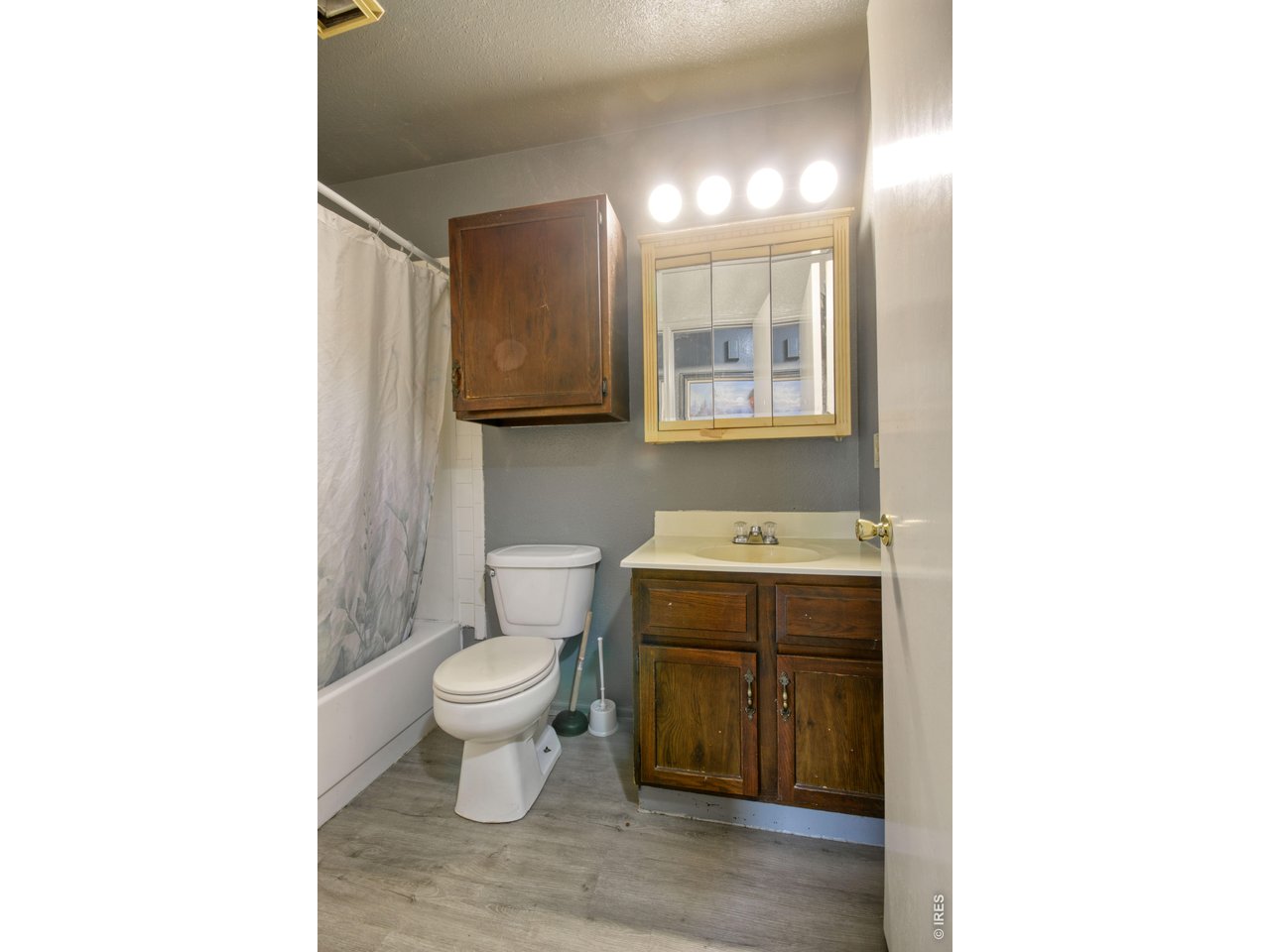 Property Photo 12 Apartment A Full Bath