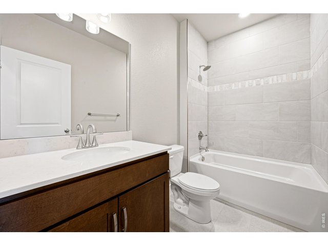 Property Photo 18 Shared bathroom - upstairs