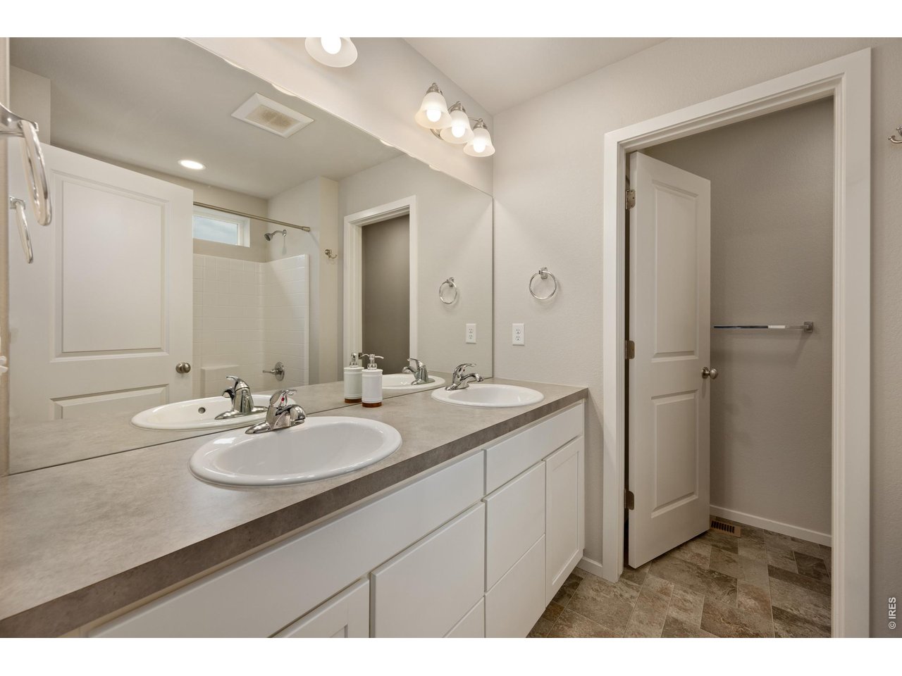 Property Photo 20 Full Primary Bath