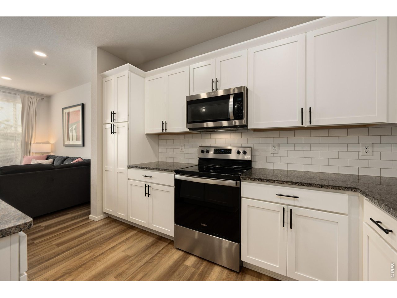 Property Photo 11 Large Eat-In Kitchen