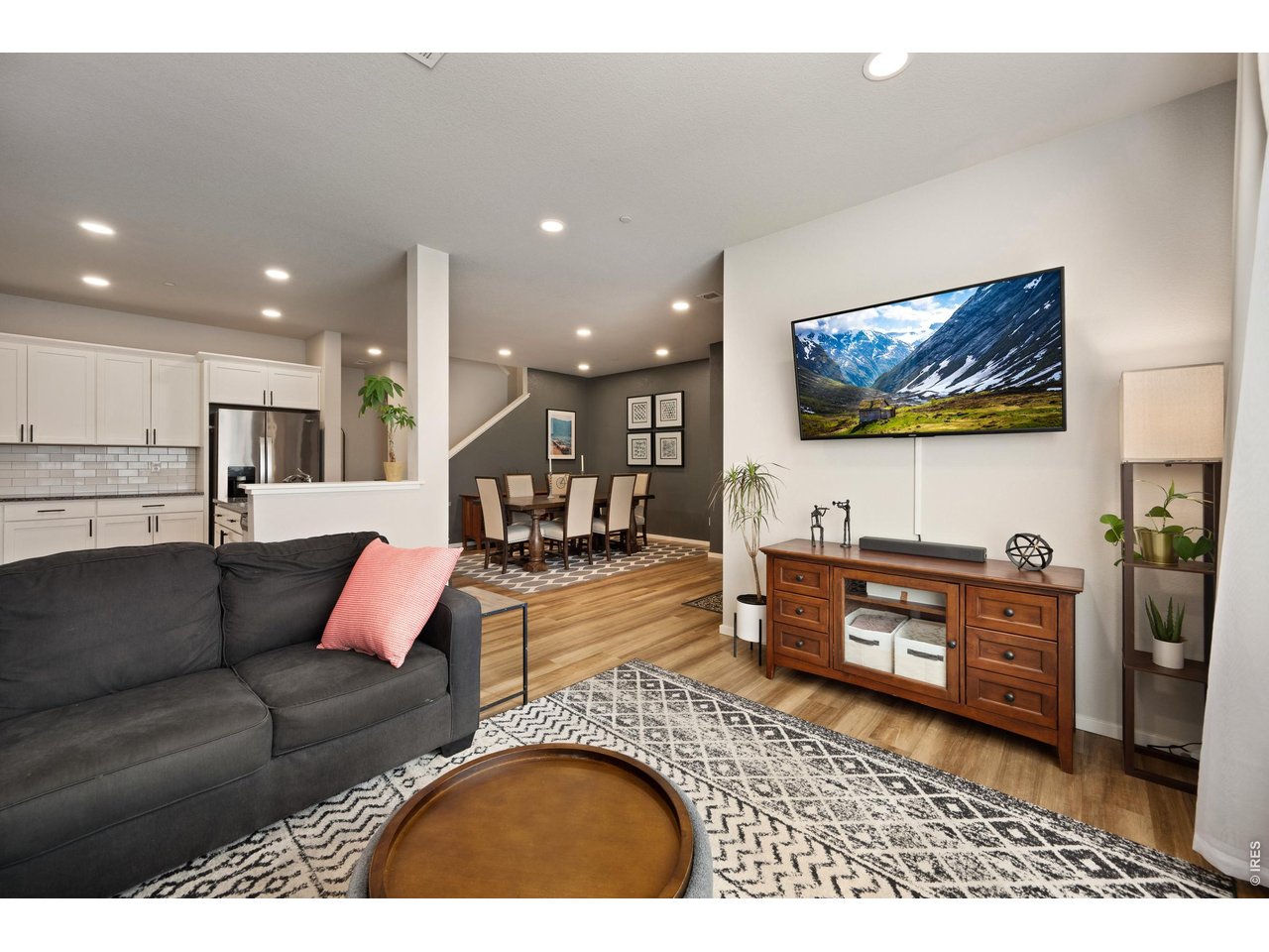 Property Photo 6 Beauitful Open Layout