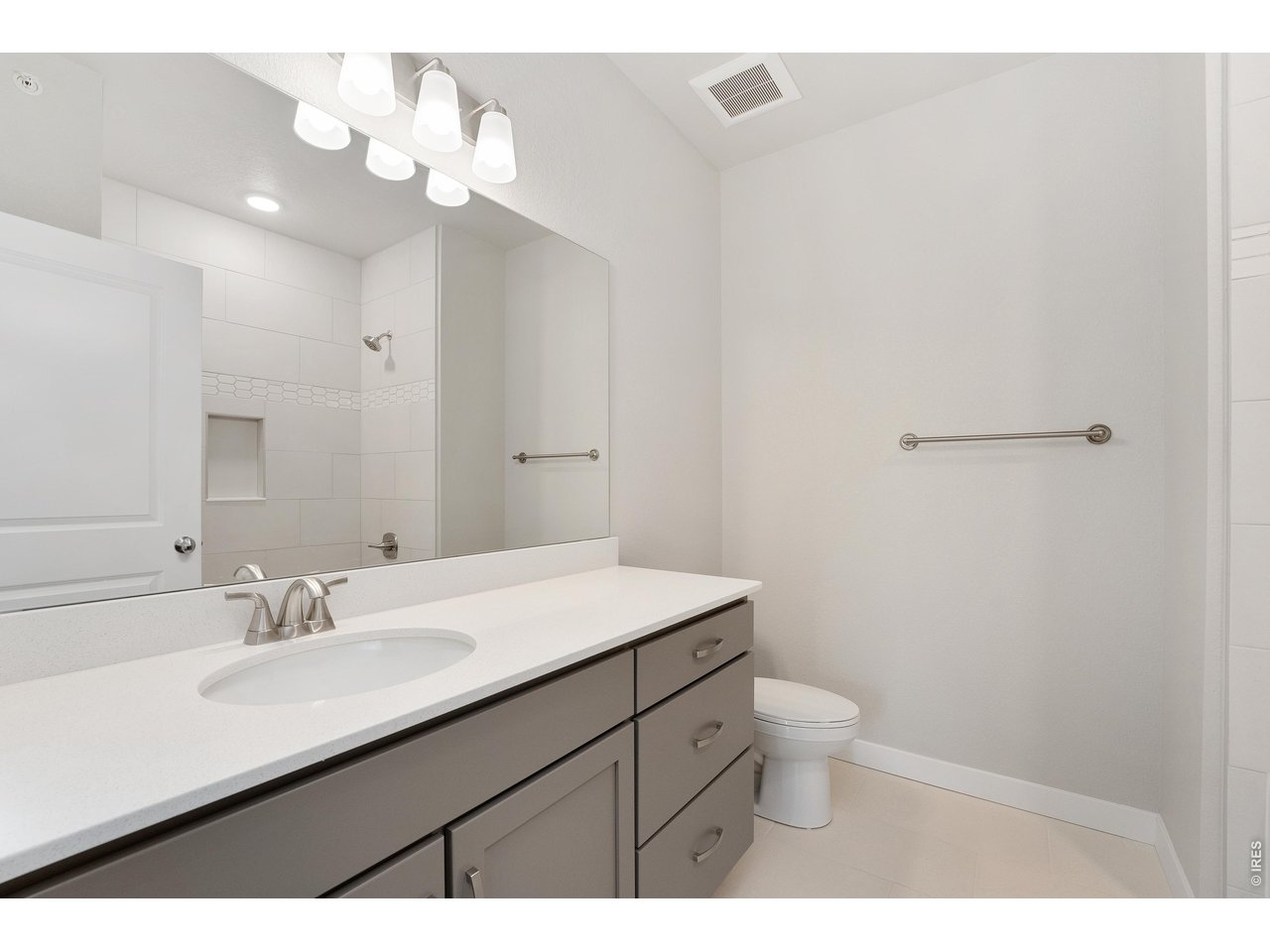 Property Photo 21 Shared bathroom