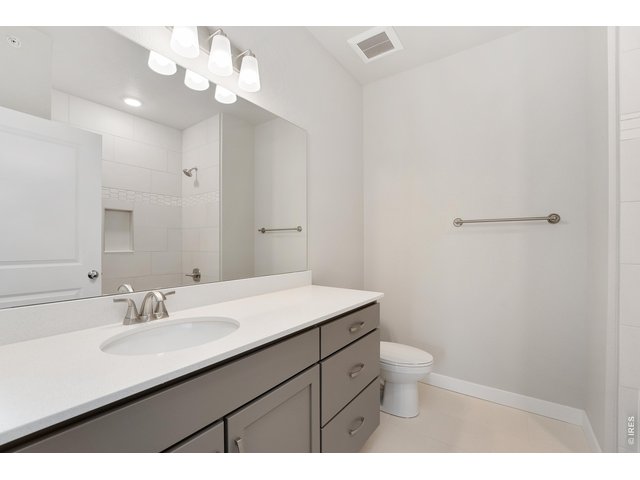 Property Photo 21 Shared bathroom