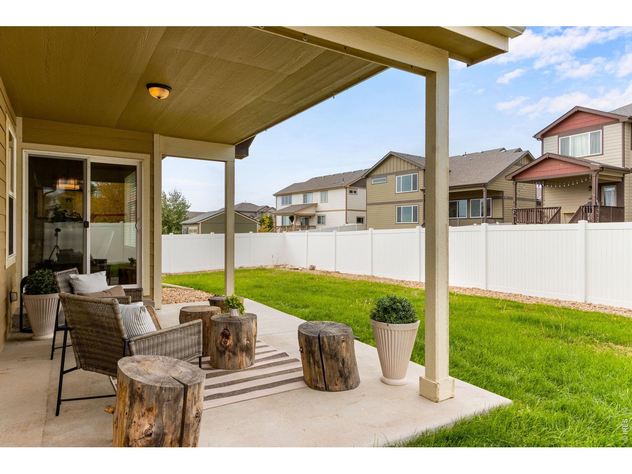 Property Photo 13 Easy access from Kitchen for the best BBQs and outdoor entertaining!