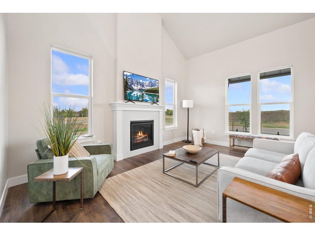 Property Photo 9 Light and open living room