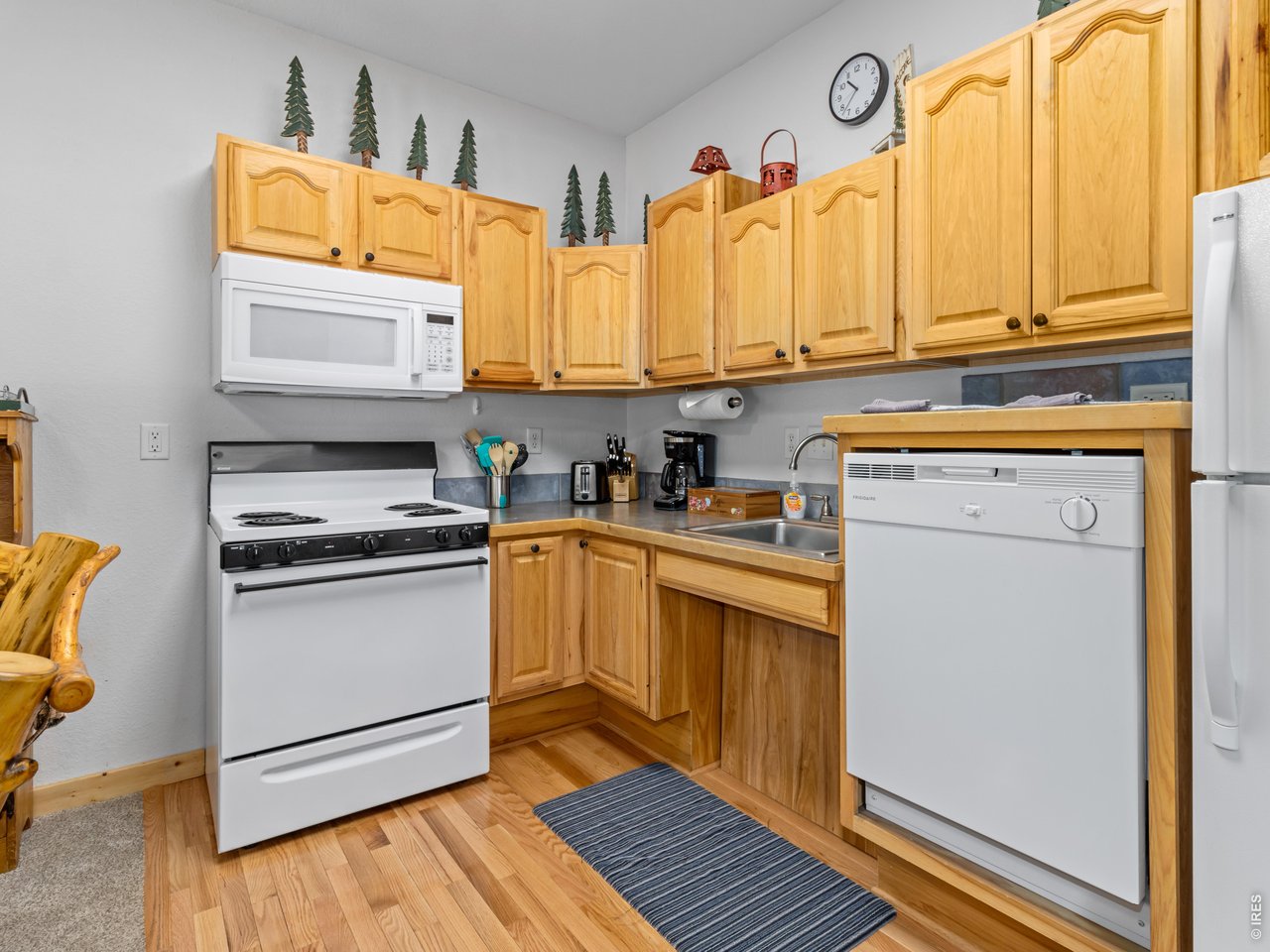 Property Photo 8 Kitchen