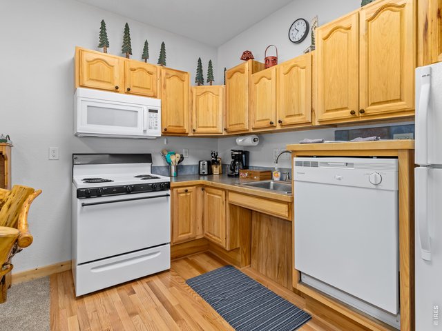 Property Photo 8 Kitchen