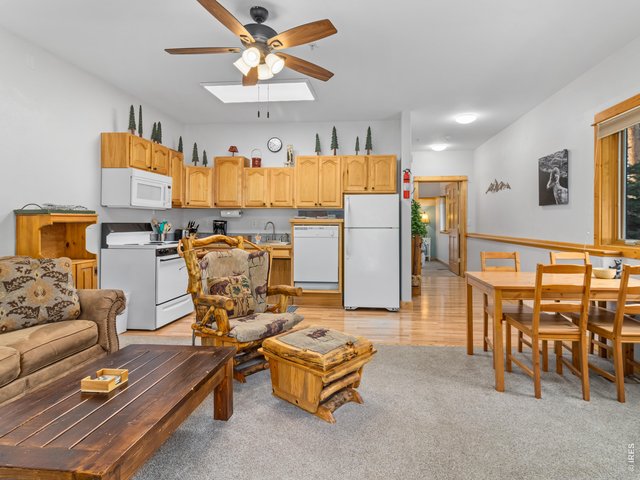 Property Photo 6 Equipped kitchen with wood floors
