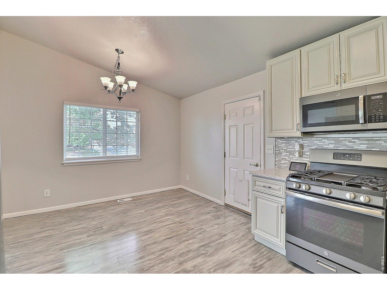 Property Photo 15 Gas Range