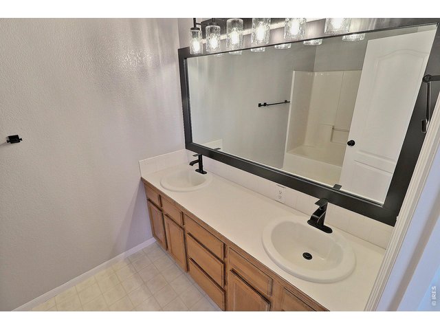 Property Photo 18 Primary Bathroom