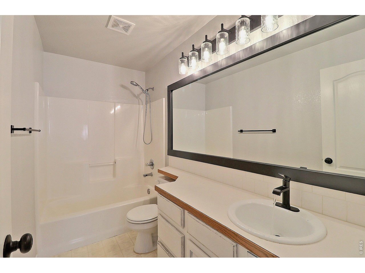Property Photo 24 Main Bathroom