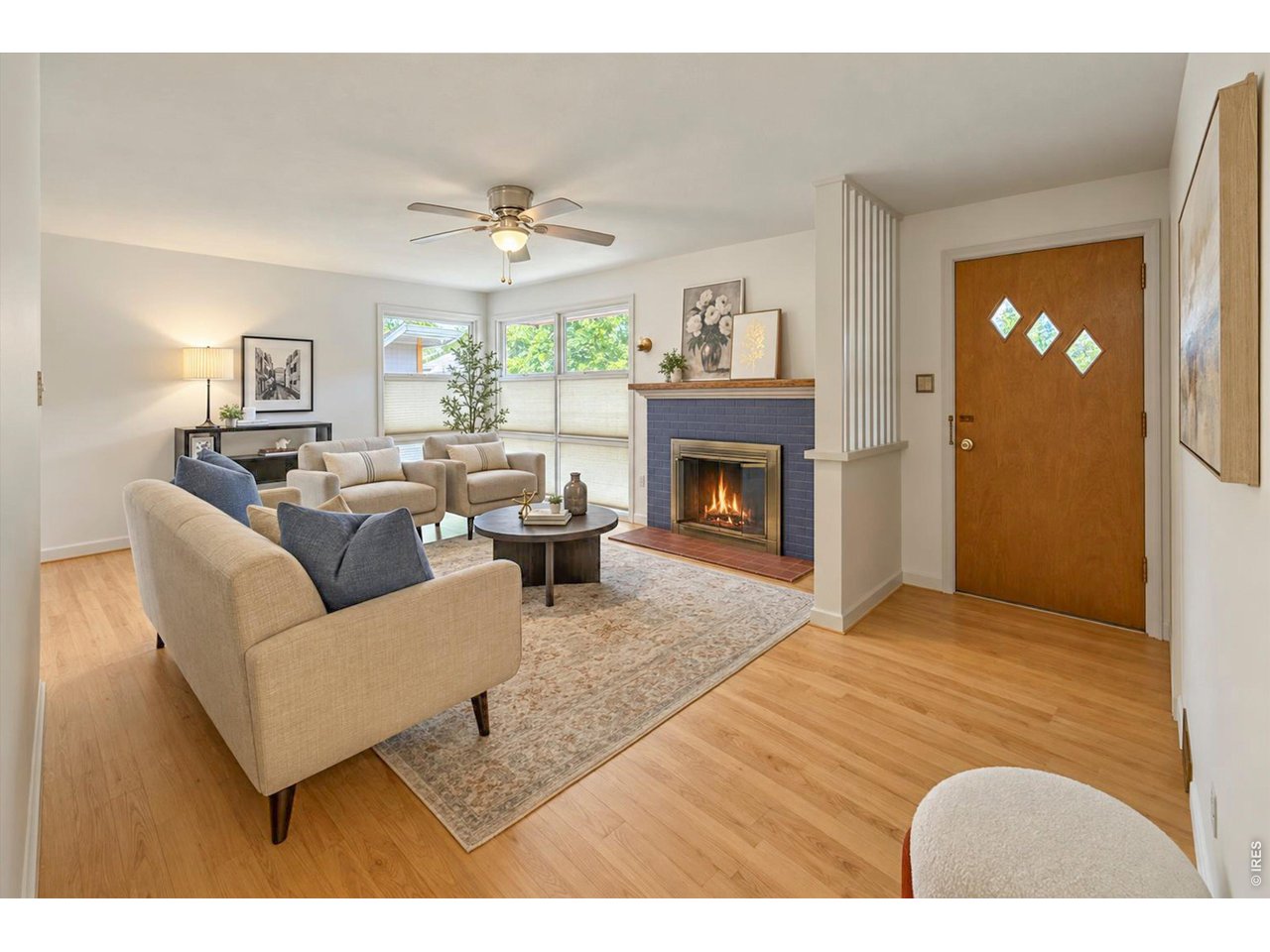 Property Photo 6 Living Room