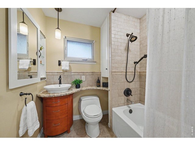 Property Photo 13 Update Full Bath - main floor!