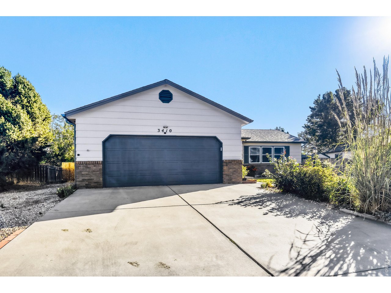 Property Photo 3 Oversized 2 Car Garage