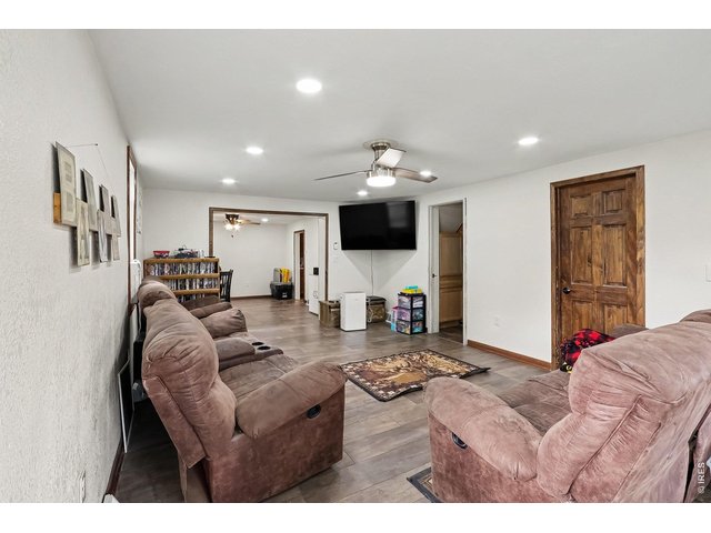 Property Photo 2 Large Livinhttps://pics.iresmls.com/PropPhoto/024/226/024226139_320x240.jpgg room