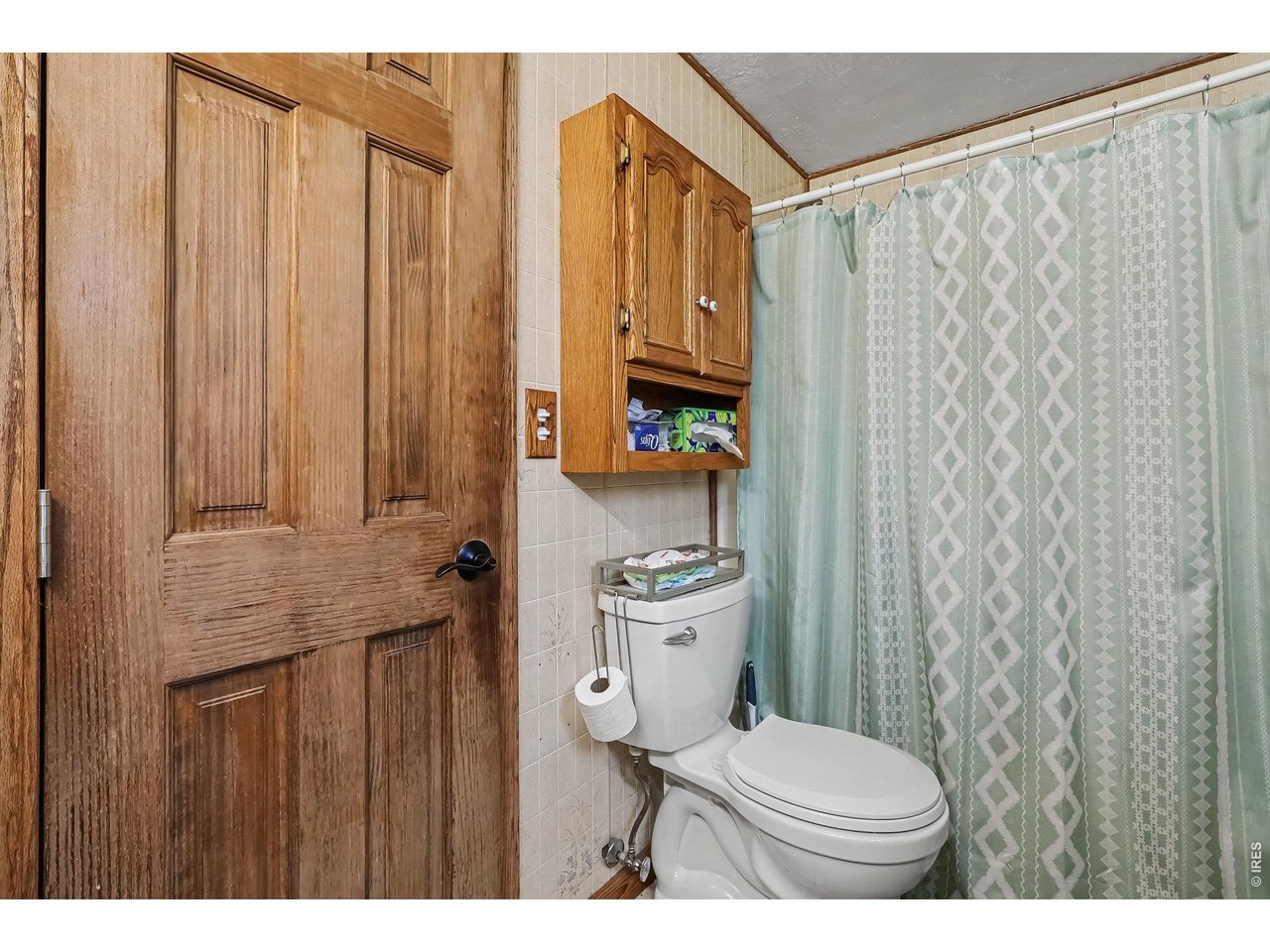 Property Photo 17 Main floor full bathroom
