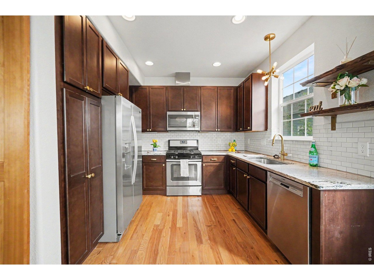 Property Photo 10 Kitchen w/ Granite Countertops