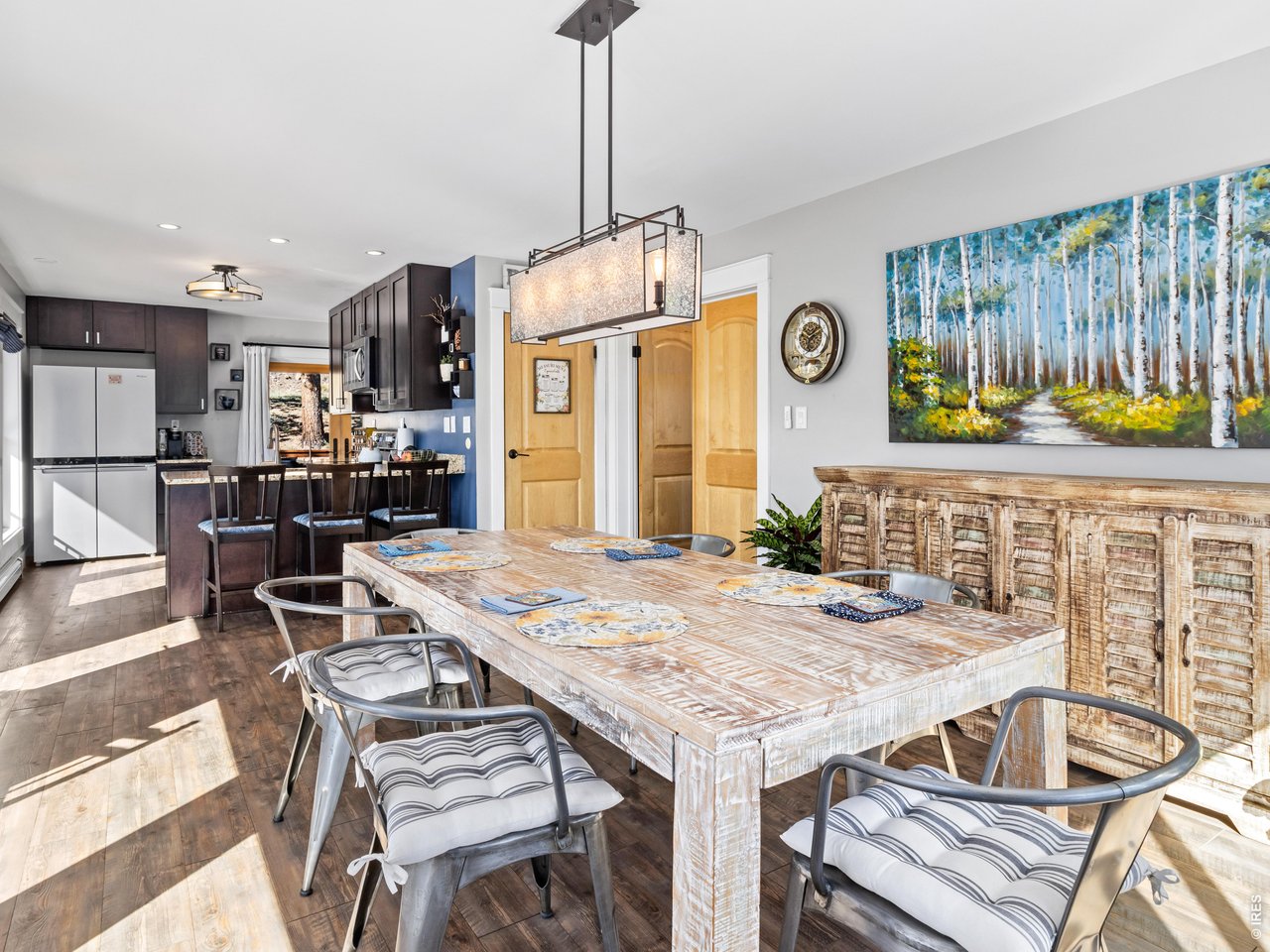 Property Photo 11 Large versatile dining room or living room