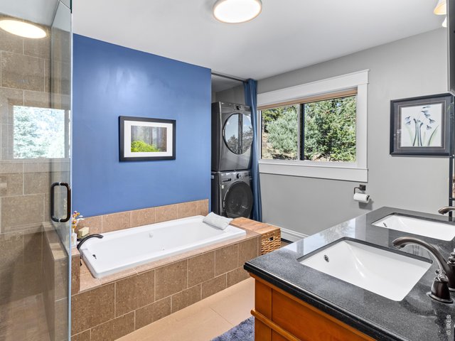 Property Photo 31 Soaking jet tub