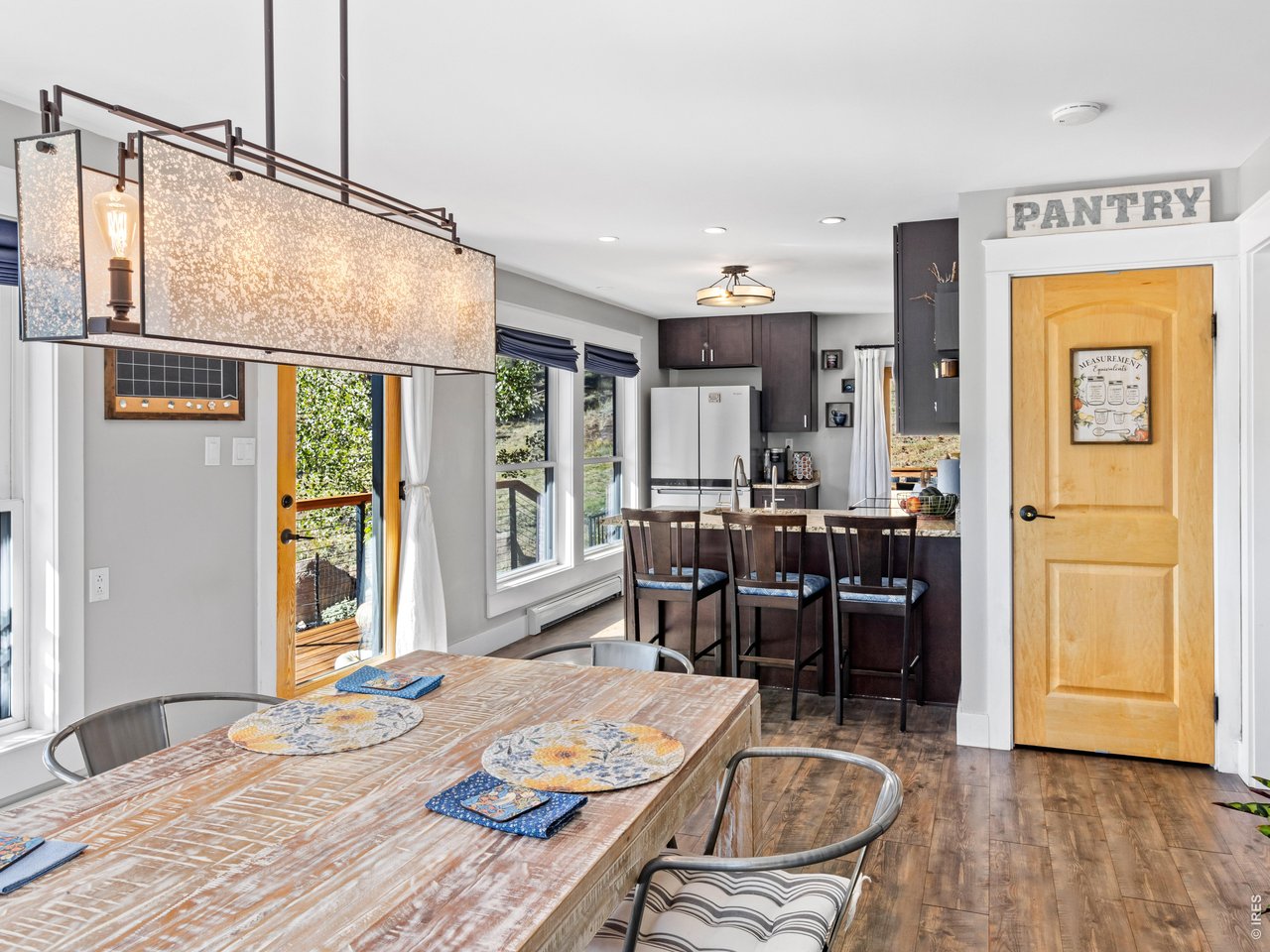 Property Photo 18 Open floor plan