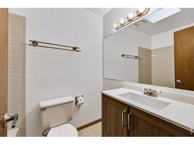 Property Photo 33 Full bathroom, upper level.