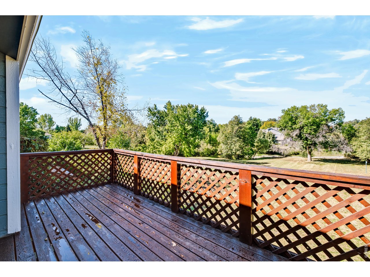 Property Photo 3 Enjoy the sunsets from this west-facing balcony!