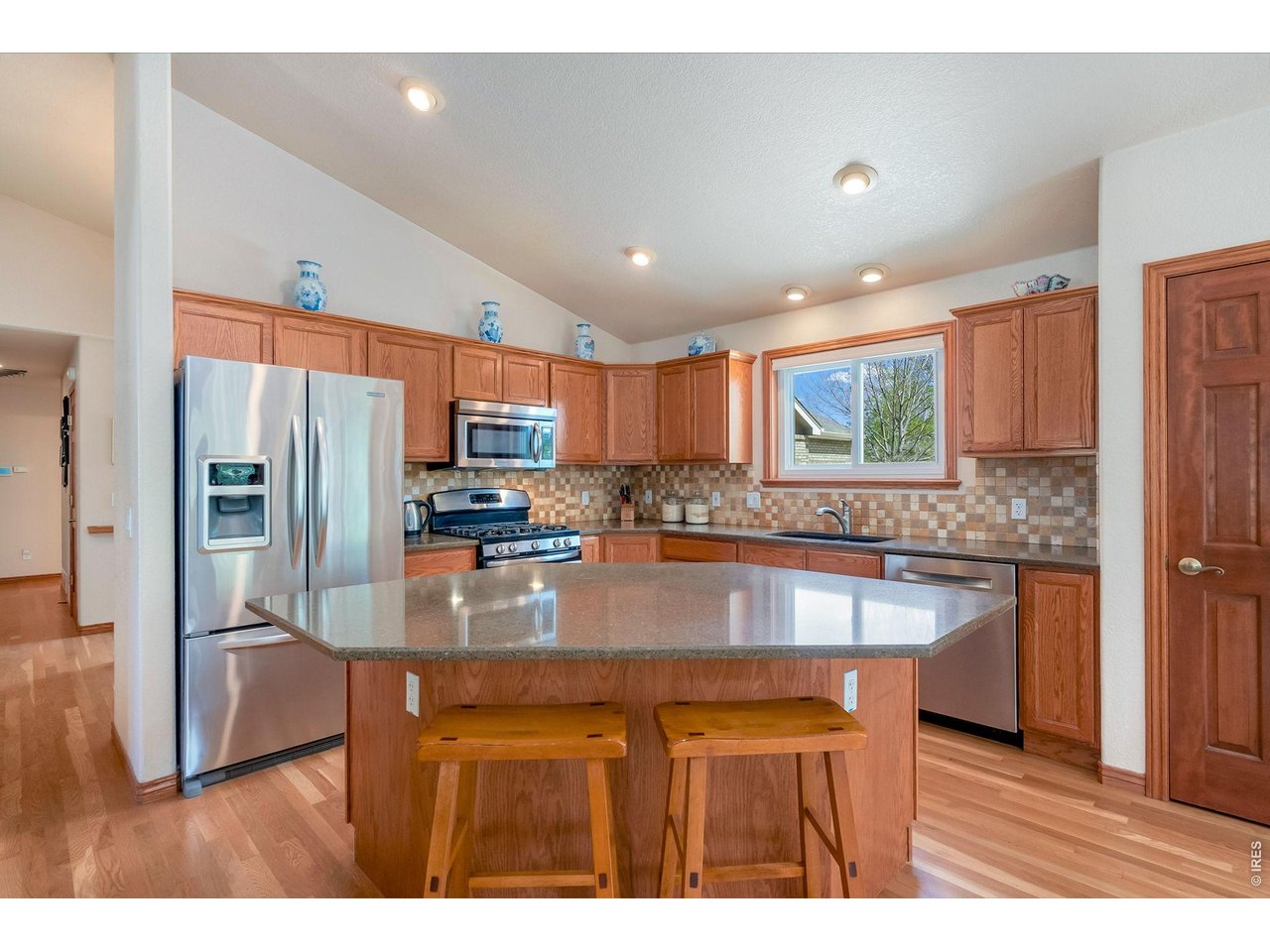 Property Photo 15 Large aisle because everyone knows the kitchen is where everyone want to gather and here there is plenty of room to do so