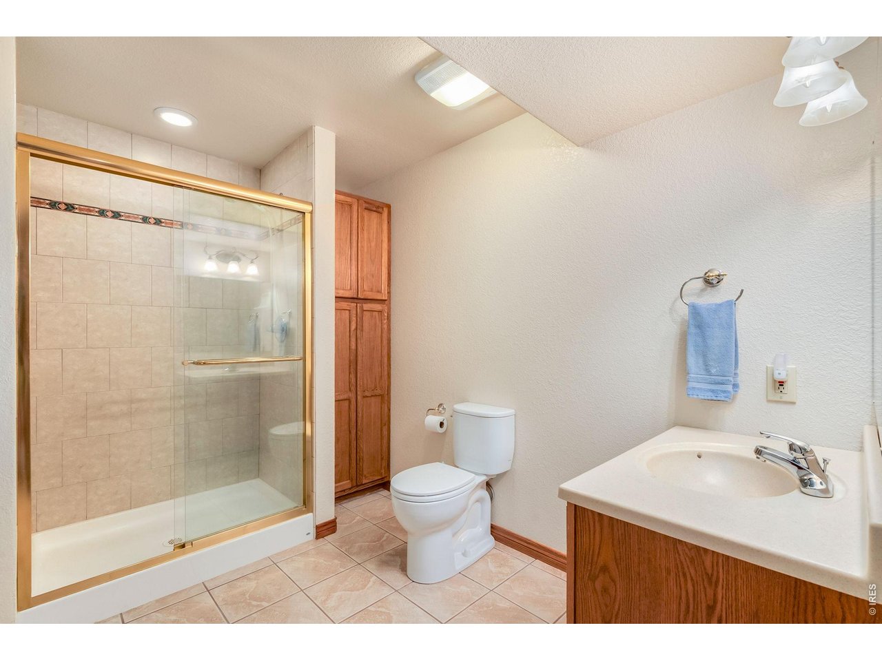 Property Photo 39 Spacious basement bathroom with generous square footage