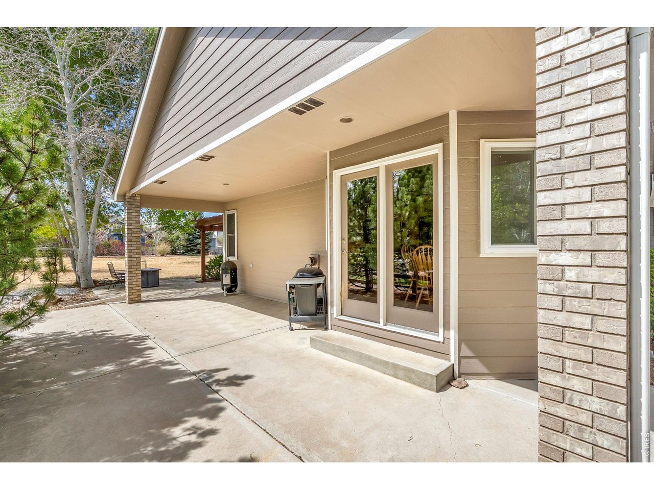 Property Photo 41 Side yard entrance, lots of space for entertaining