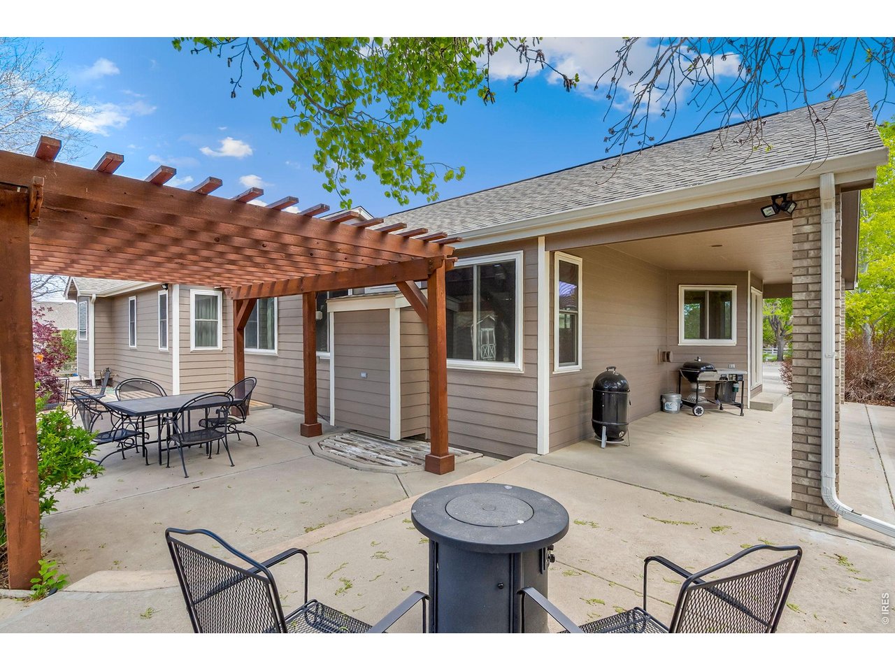 Property Photo 43 Side yard entrance, lots of space for entertaining