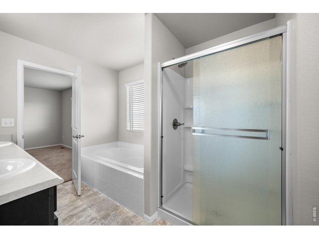 Property Photo 24 5 piece primary bathroom