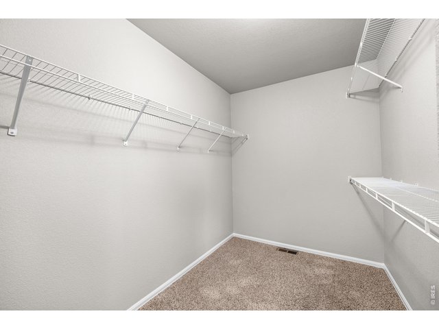 Property Photo 25 spacious walk in closet