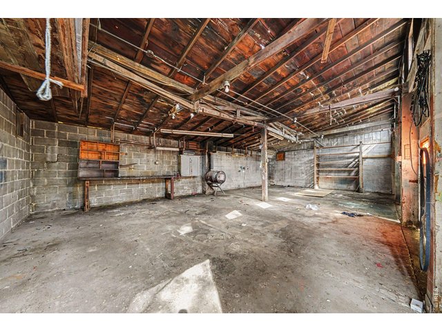 Property Photo 25 Garage shop