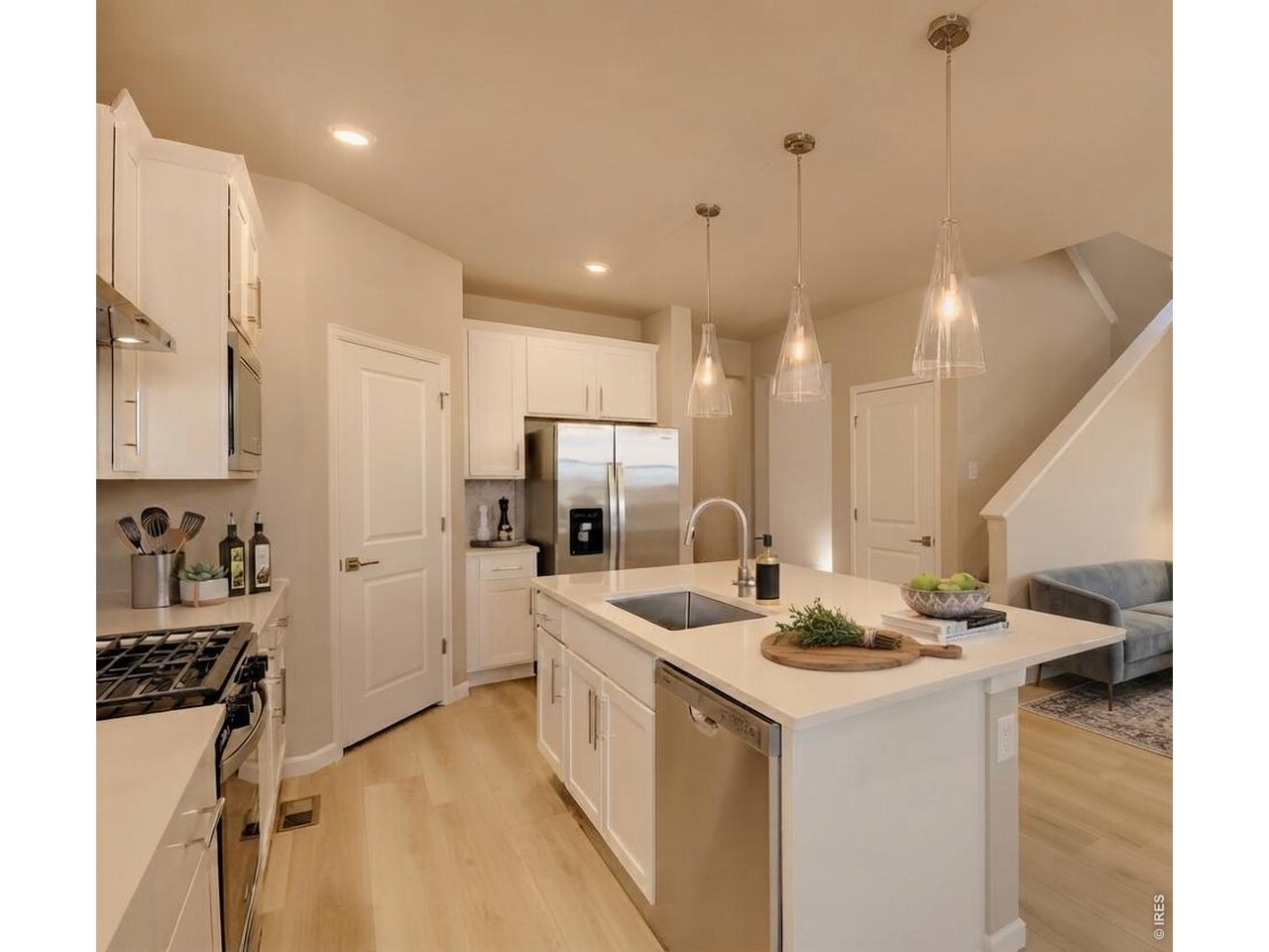 Property Photo 4 Kitchen