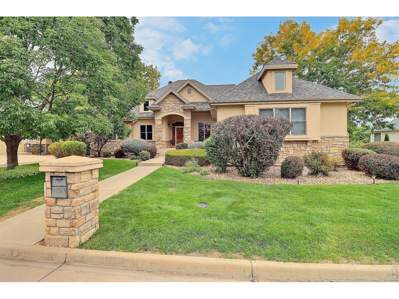 Property Photo 1 Exquisite, Luxurious Home in the Lovely Pine Ridge Estates Subdivision