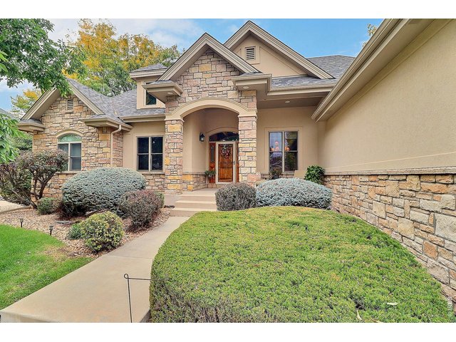 Property Photo 3 Meticulously Manicured Landscaped
