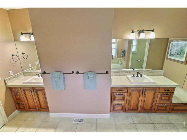 Property Photo 23 Primary Bathroom