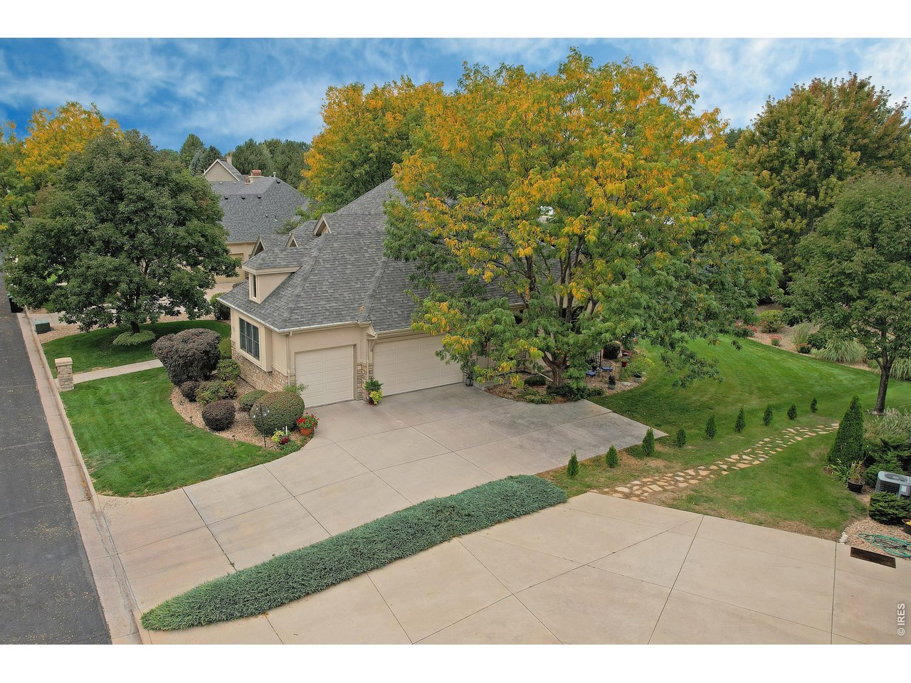 Property Photo 41 Oversize 3-Car Garage